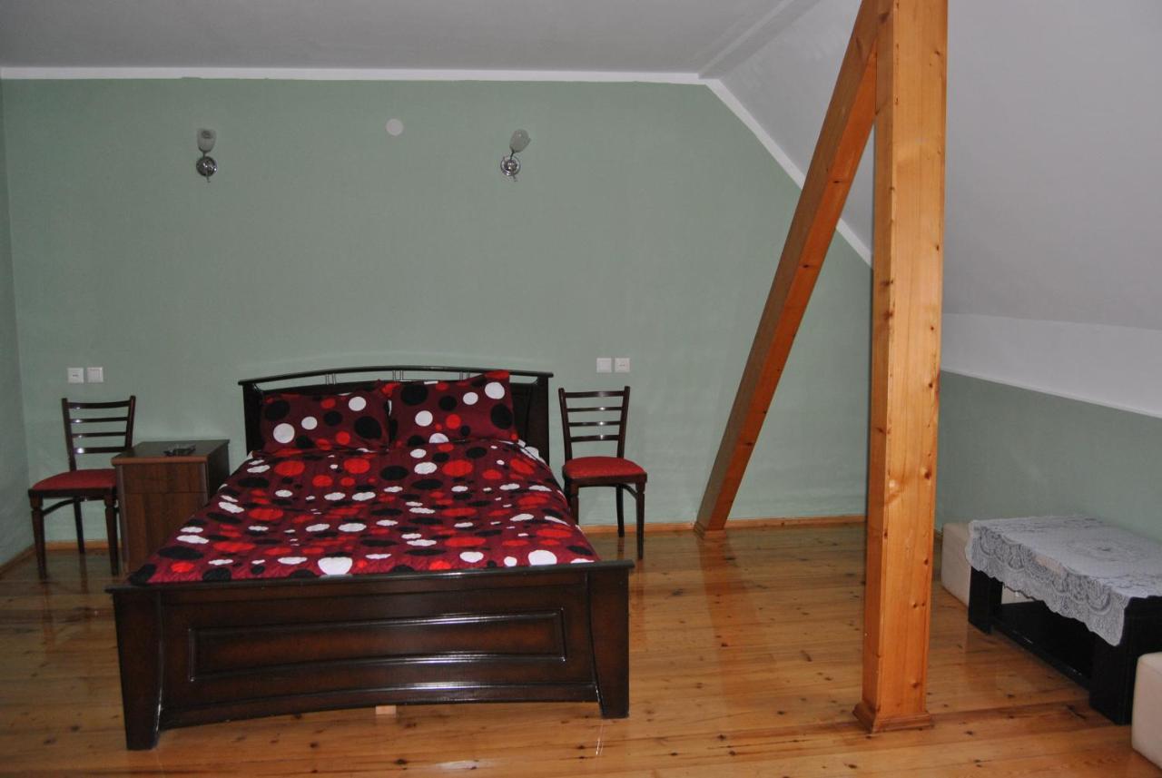 Galavnis Kari Hotel Signagi Buitenkant foto